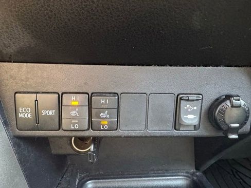 Used 2015 Toyota RAV4 Limited w/ Technology Package AWD/4WD image 28