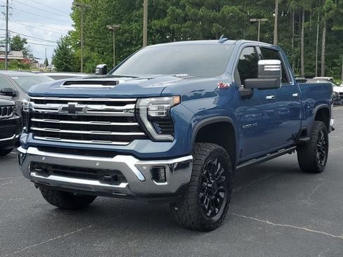 Used 2025 Chevrolet Silverado 2500 LTZ w/ LTZ Plus Package AWD/4WD image 3