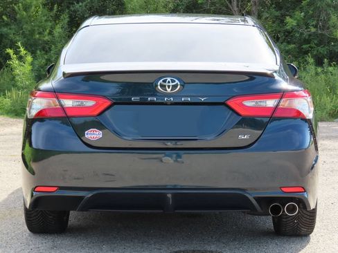 Used 2018 Toyota Camry SE w/ Moonroof Package FWD image 14
