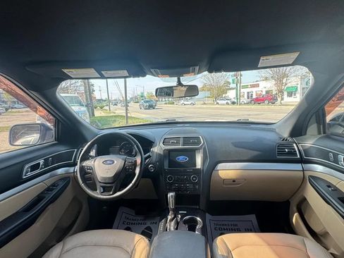 Used 2017 Ford Explorer XLT w/ Equipment Group 202A AWD/4WD image 10