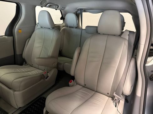 Used 2012 Toyota Sienna XLE AWD/4WD image 14