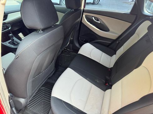 Used 2019 Hyundai Elantra GT FWD image 11