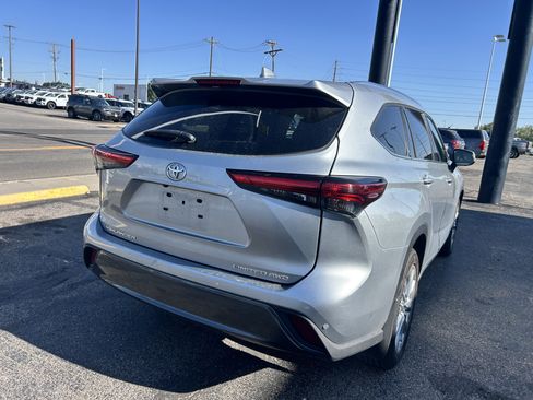Used 2023 Toyota Highlander Limited AWD/4WD image 5