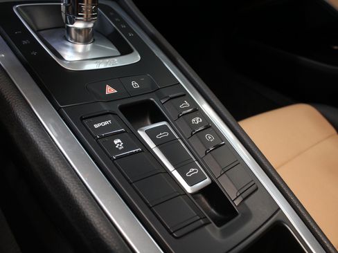 Used 2021 Porsche 718 Boxster w/ Premium Package RWD image 78