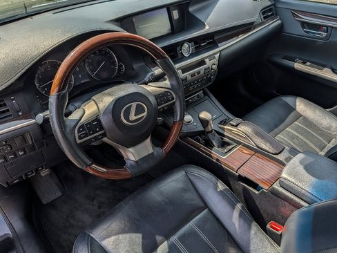 Used 2017 Lexus ES 350 w/ Luxury Package FWD image 17