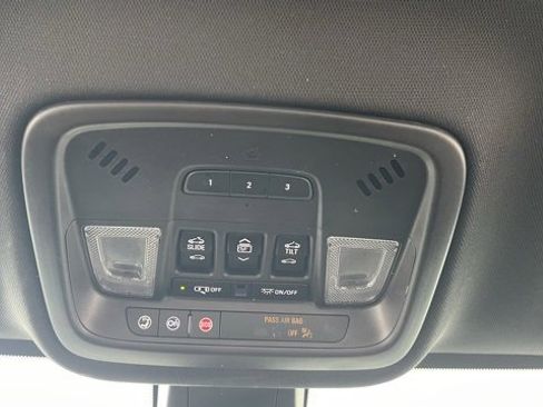 Used 2024 Chevrolet Traverse High Country image 42