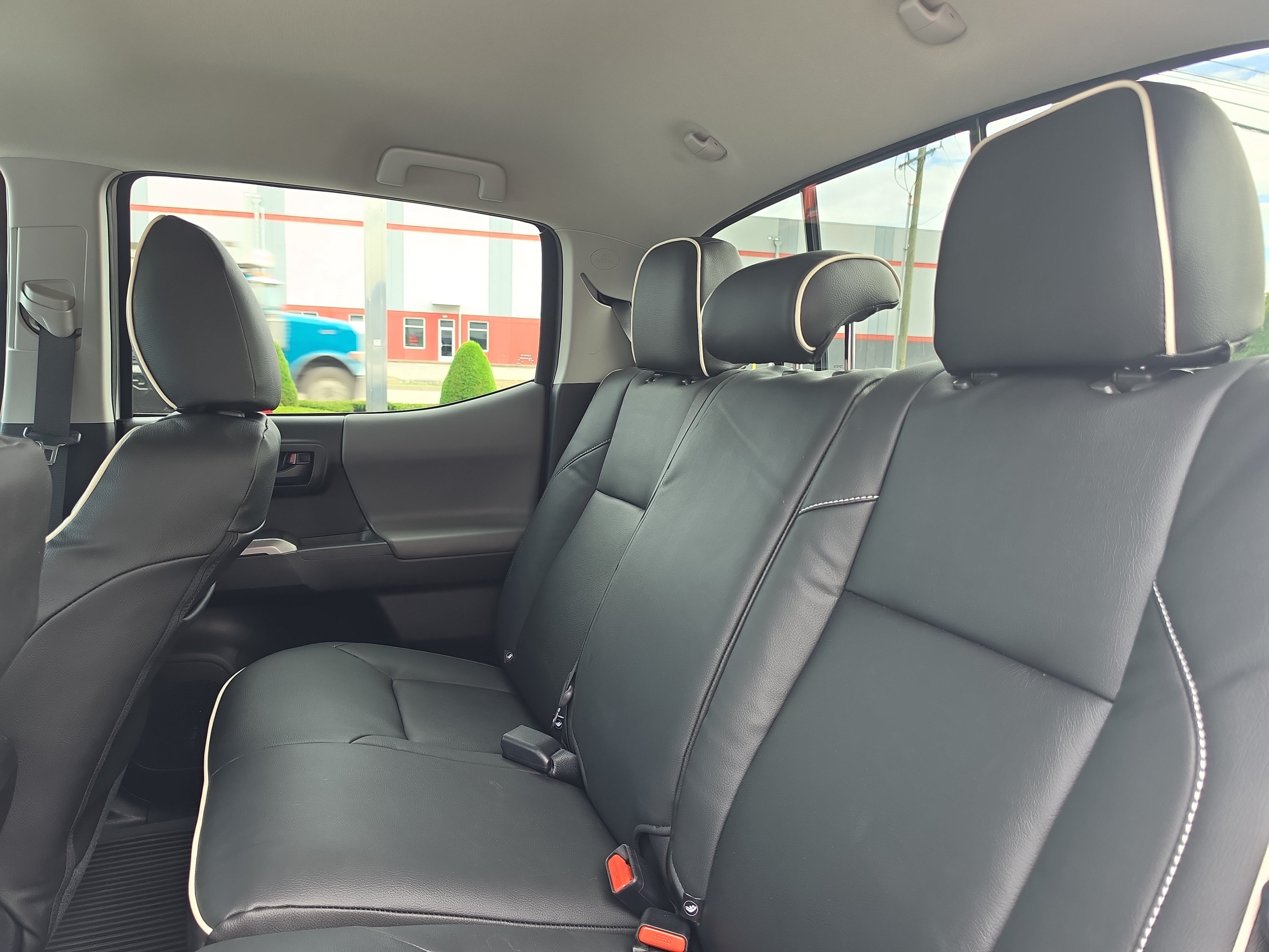 Used 2022 Toyota Tacoma SR5 w/ Technology Package AWD/4WD image 13