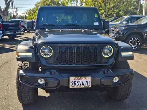 Used 2025 Jeep Wrangler Unlimited Sport AWD/4WD image 2