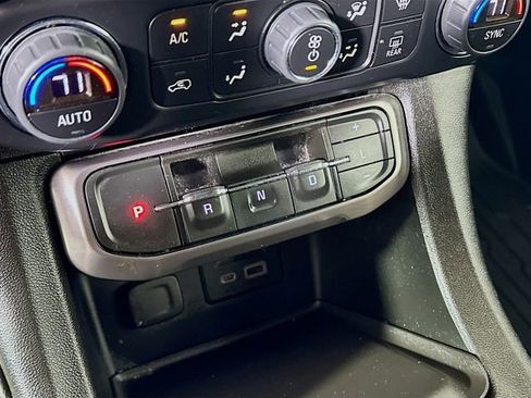 Used 2022 GMC Acadia AT4 w/ Technology Package AWD/4WD image 18