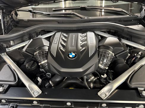 Used 2022 BMW X7 M50i AWD/4WD image 33