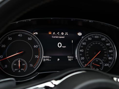 Used 2017 Bentley Bentayga image 48
