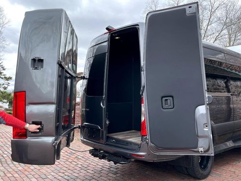 Used 2020 Mercedes-Benz Sprinter 2500 image 2