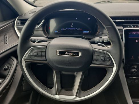 Used 2023 Jeep Grand Cherokee Limited image 19