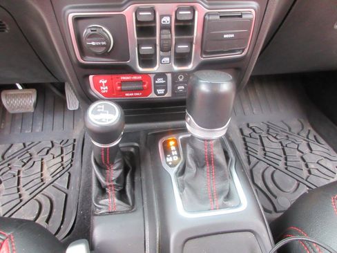 Used 2021 Jeep Wrangler Unlimited Rubicon w/ Dual Top Group image 41