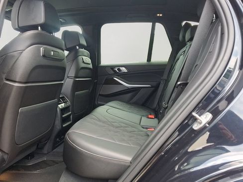 Used 2024 BMW X5 xDrive40i w/ M Sport Package AWD/4WD image 8