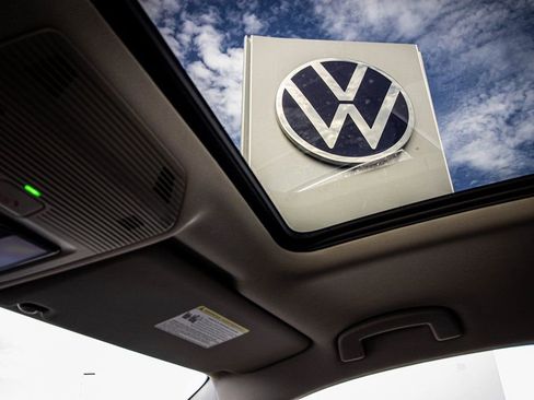 New 2026 Volkswagen Atlas SE image 43