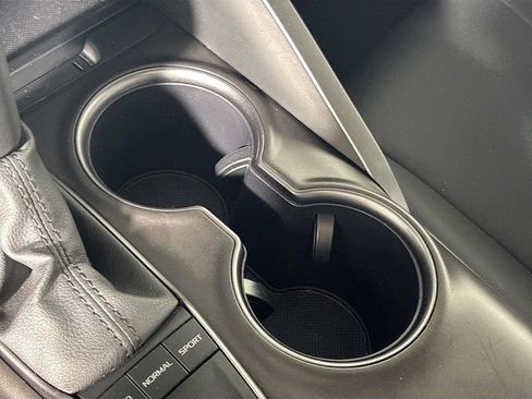 Used 2024 Toyota Camry SE image 15