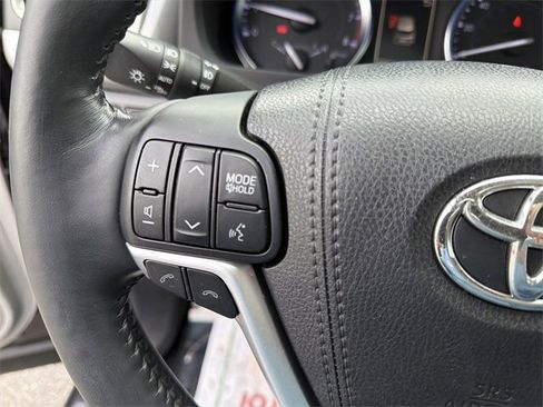 Used 2018 Toyota Highlander Limited Platinum image 25