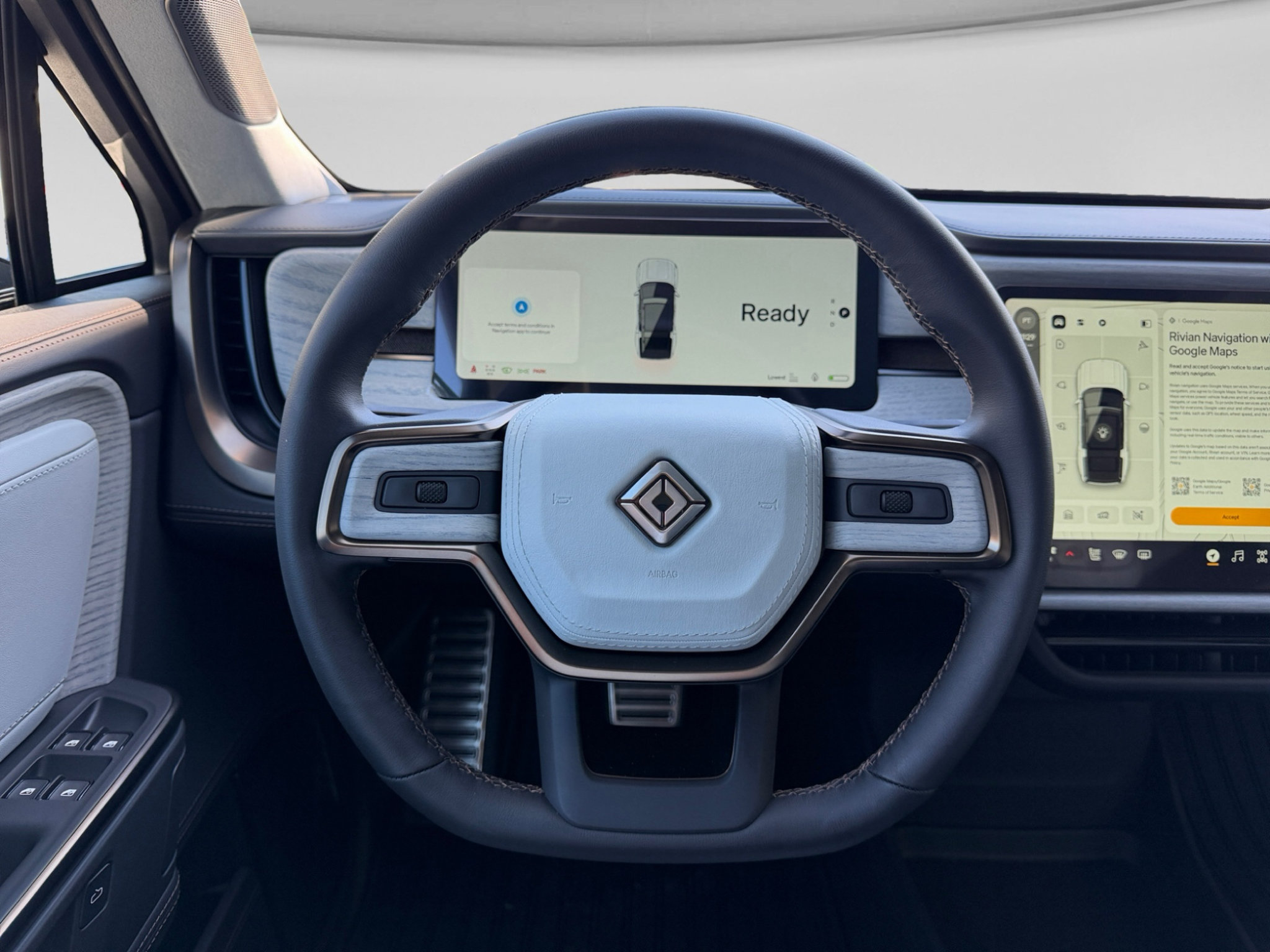 Used 2026 Rivian R1S Premium Tri AWD/4WD image 8