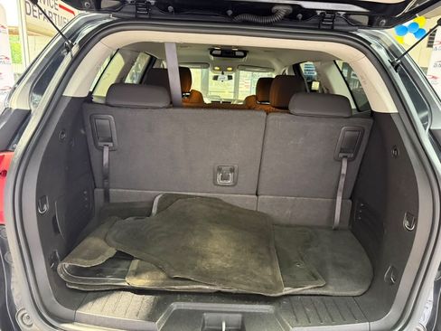 Used 2012 Chevrolet Traverse LT FWD image 38