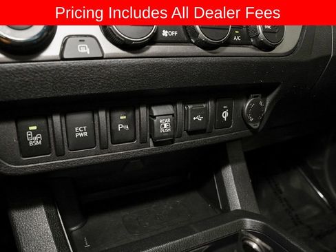 Used 2022 Toyota Tacoma Limited AWD/4WD image 15