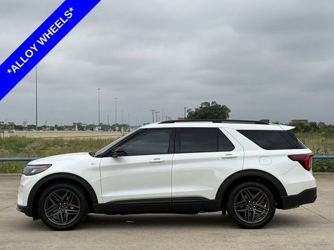 Certified 2025 Ford Explorer ST-Line w/ Premium Package RWD image 3