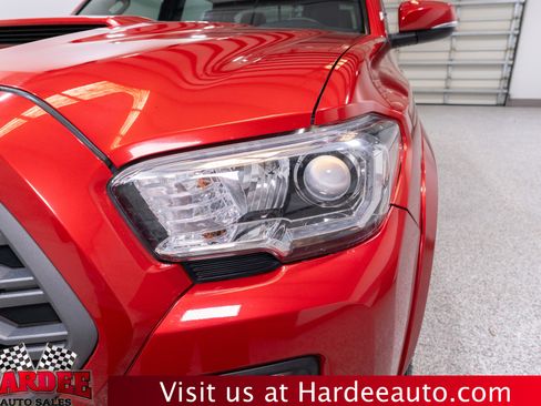 Used 2023 Toyota Tacoma TRD Sport w/ Technology Package AWD/4WD image 8