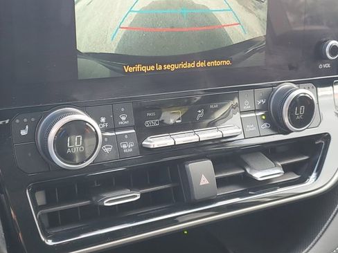 Used 2023 Toyota Highlander XLE image 28