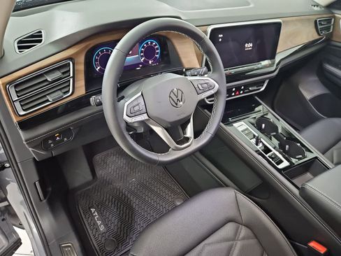 New 2026 Volkswagen Atlas SE AWD/4WD image 2