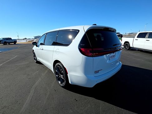 New 2026 Chrysler Pacifica Select image 7