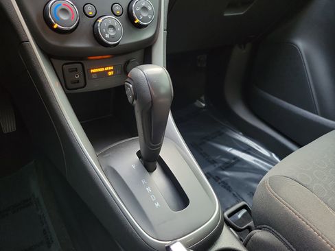 Used 2021 Chevrolet Trax LS image 19