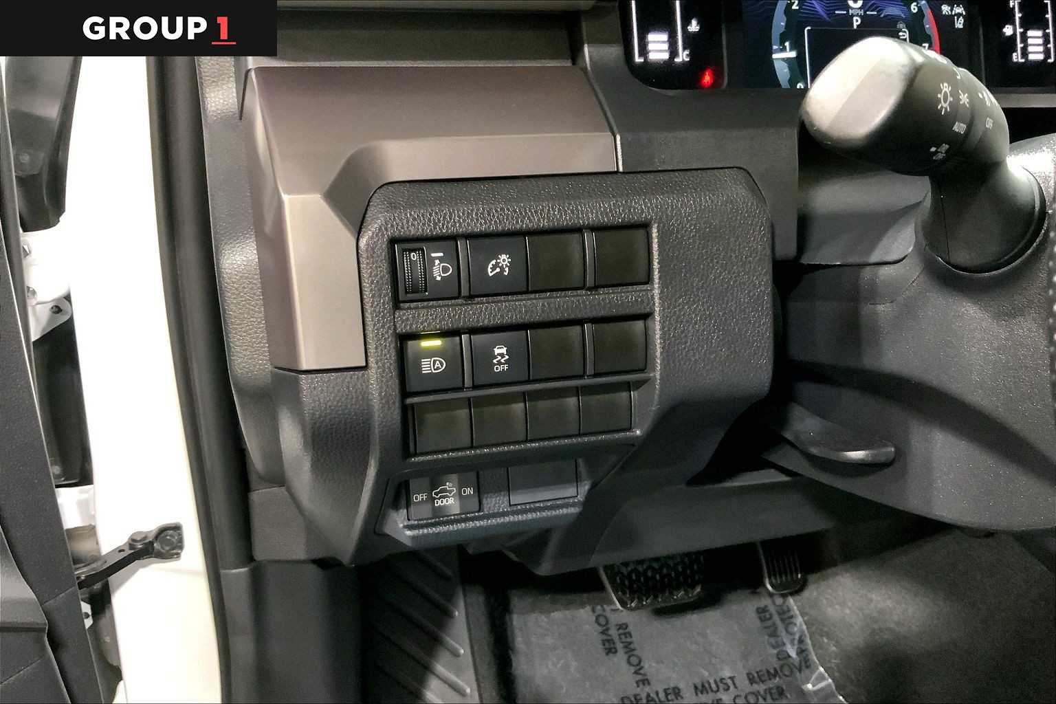 Certified 2025 Toyota Tacoma SR5 AWD/4WD image 36