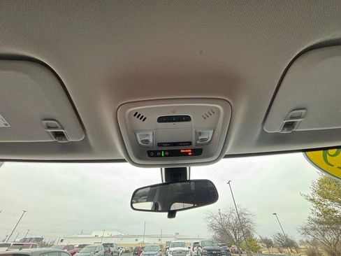 Used 2019 Chevrolet Traverse LT image 36