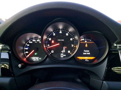 Used 2018 Porsche Macan image 23