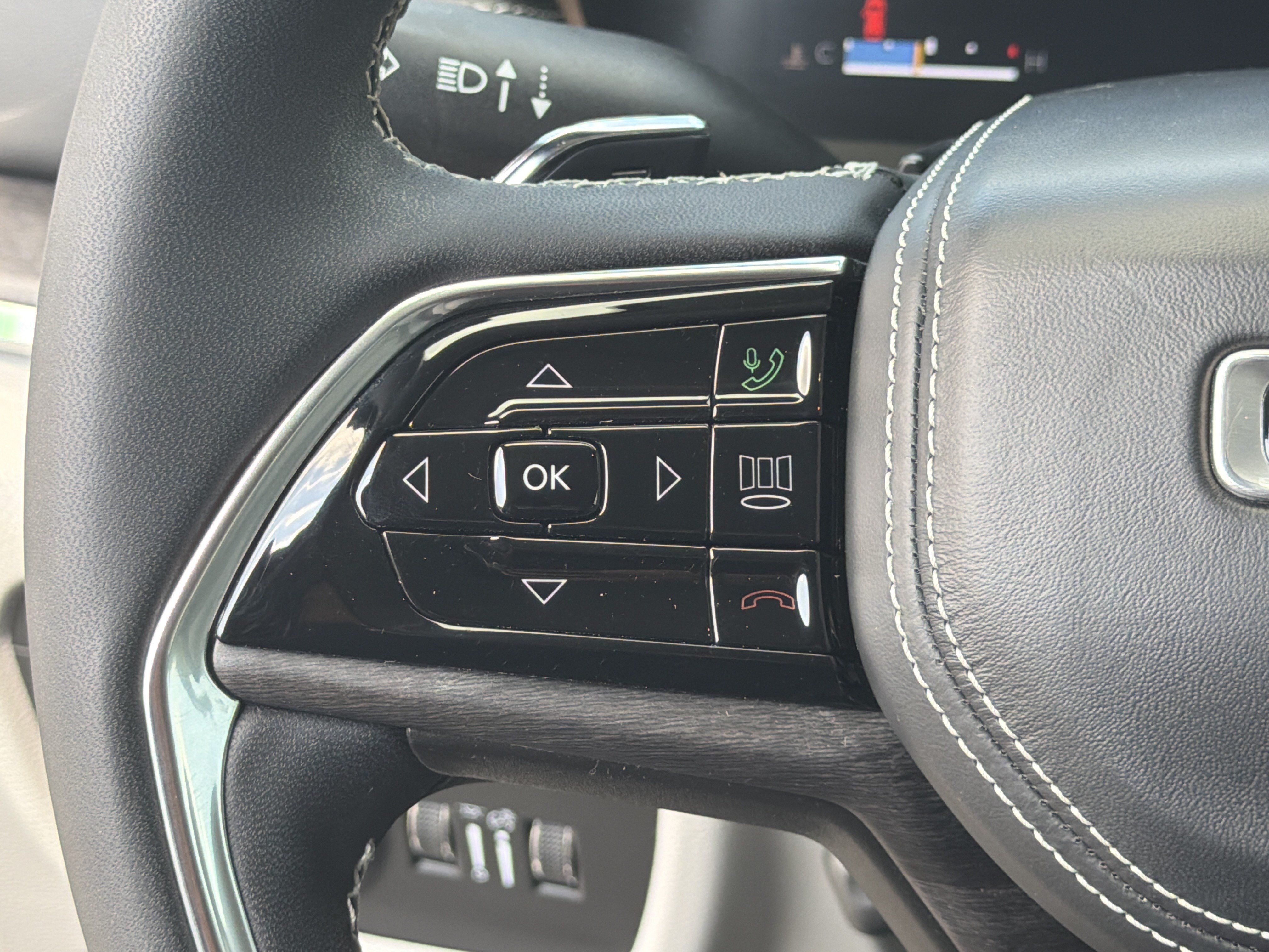 Used 2023 Jeep Grand Cherokee L Overland RWD image 29