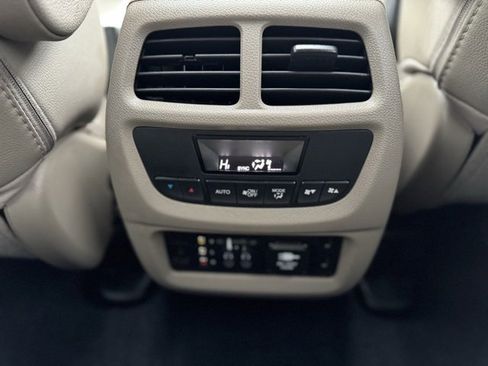 Used 2017 Honda Pilot Touring image 23