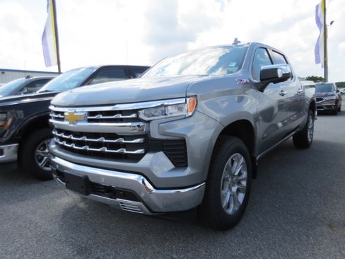 Used 2025 Chevrolet Silverado 1500 LTZ w/ Technology Package AWD/4WD image 27