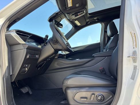 New 2026 Jeep Cherokee Overland w/ Advanced Pro Tech Group AWD/4WD image 16