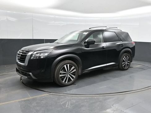 Used 2025 Nissan Pathfinder Platinum FWD image 9