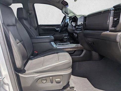 Used 2022 Chevrolet Silverado 1500 LTZ w/ Z71 Off-Road Package AWD/4WD image 27