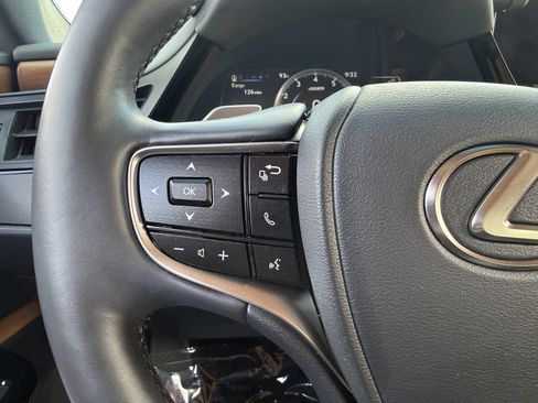 Used 2025 Lexus ES 350 w/ Premium Package FWD image 17