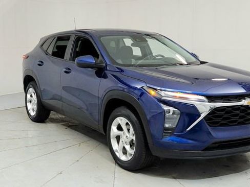 Certified 2024 Chevrolet Trax LS w/ LS Convenience Package image 7