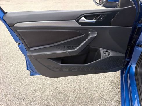 Certified 2024 Volkswagen Jetta SE w/ Panoramic Sunroof Package FWD image 9