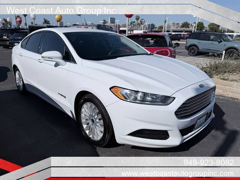 Used 2016 Ford Fusion SE FWD image 2