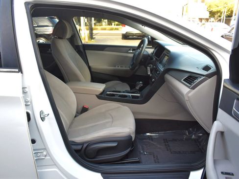 Used 2016 Hyundai Sonata SE FWD image 12