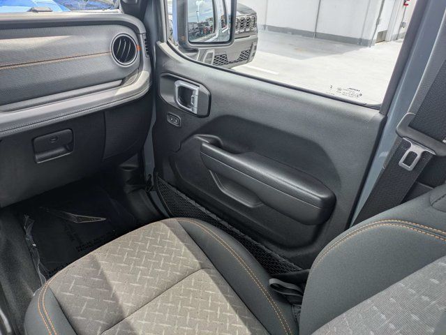 Certified 2026 Jeep Gladiator Mojave AWD/4WD image 17