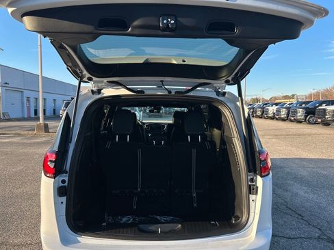 New 2026 Chrysler Pacifica Select w/ S Appearance Package image 28