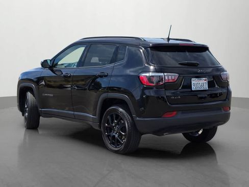 Used 2025 Jeep Compass Latitude w/ Altitude Special Edition AWD/4WD image 4