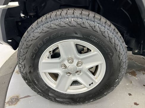 Used 2020 Jeep Gladiator Sport w/ Quick Order Package 24S AWD/4WD image 25