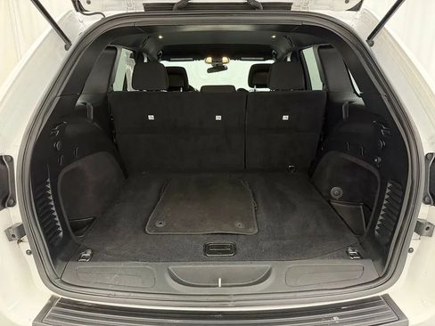 Used 2021 Jeep Grand Cherokee Laredo AWD/4WD image 22